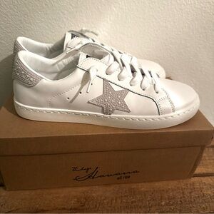NEW VINTAGE HAVANA Carla Fashion Sneaker Pearl Star‎ Star
Size 8.5 NWT